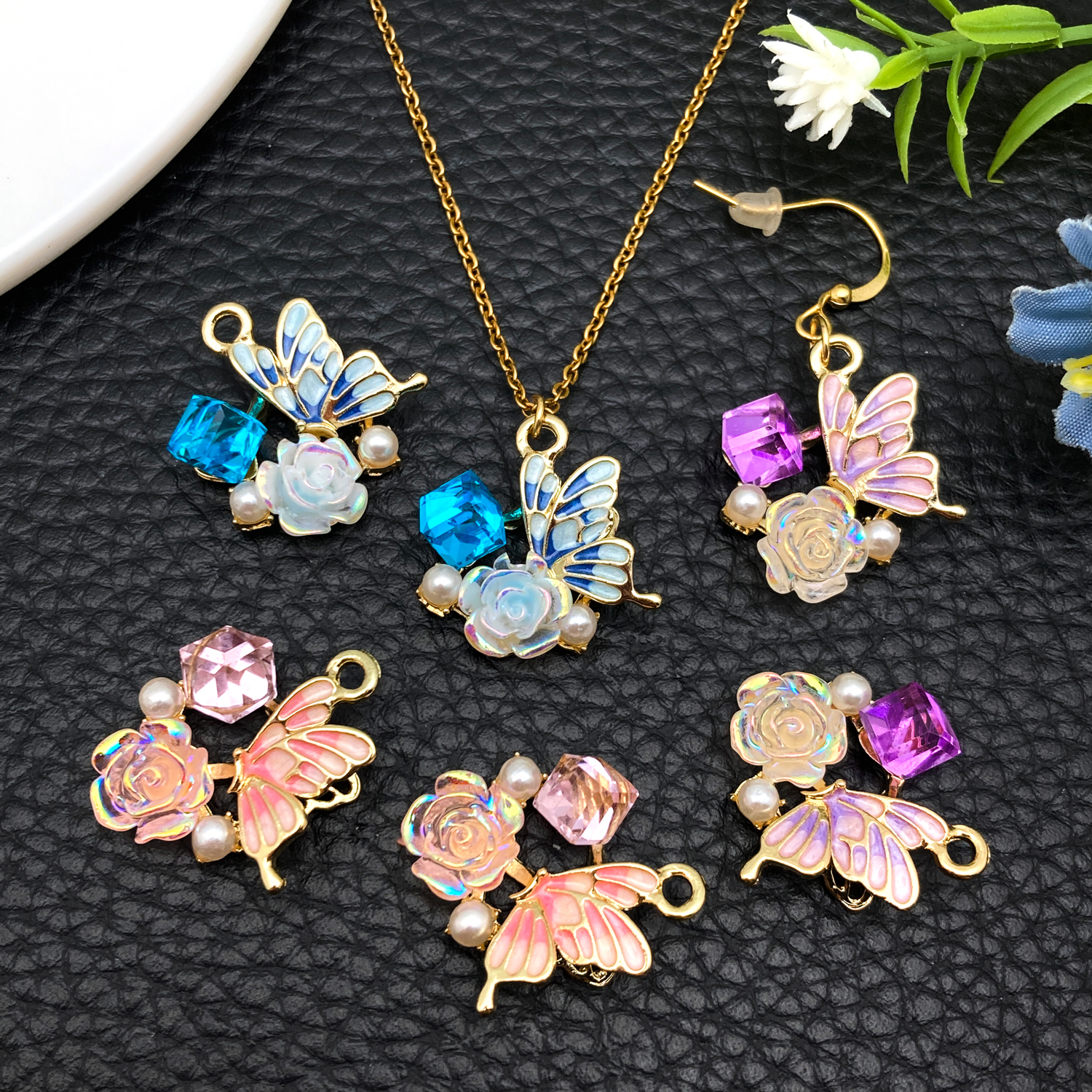2/6 pcs Small Luxe Style Pearl - Butterfly Pendant Necklace 리뷰 및 가격